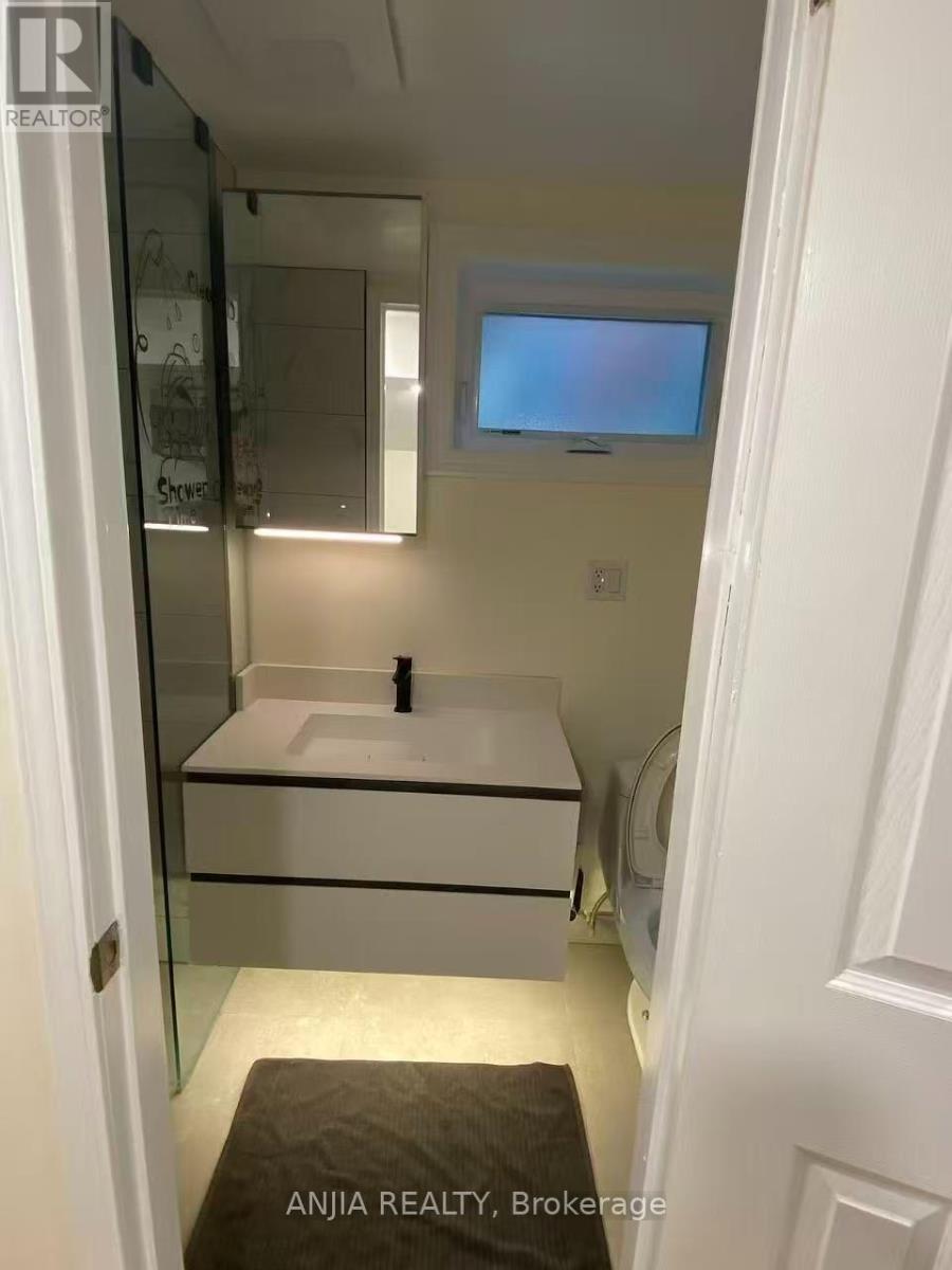 86 Santa Barbara Road, Toronto, Ontario  M2N 2C2 - Photo 9 - C14096716