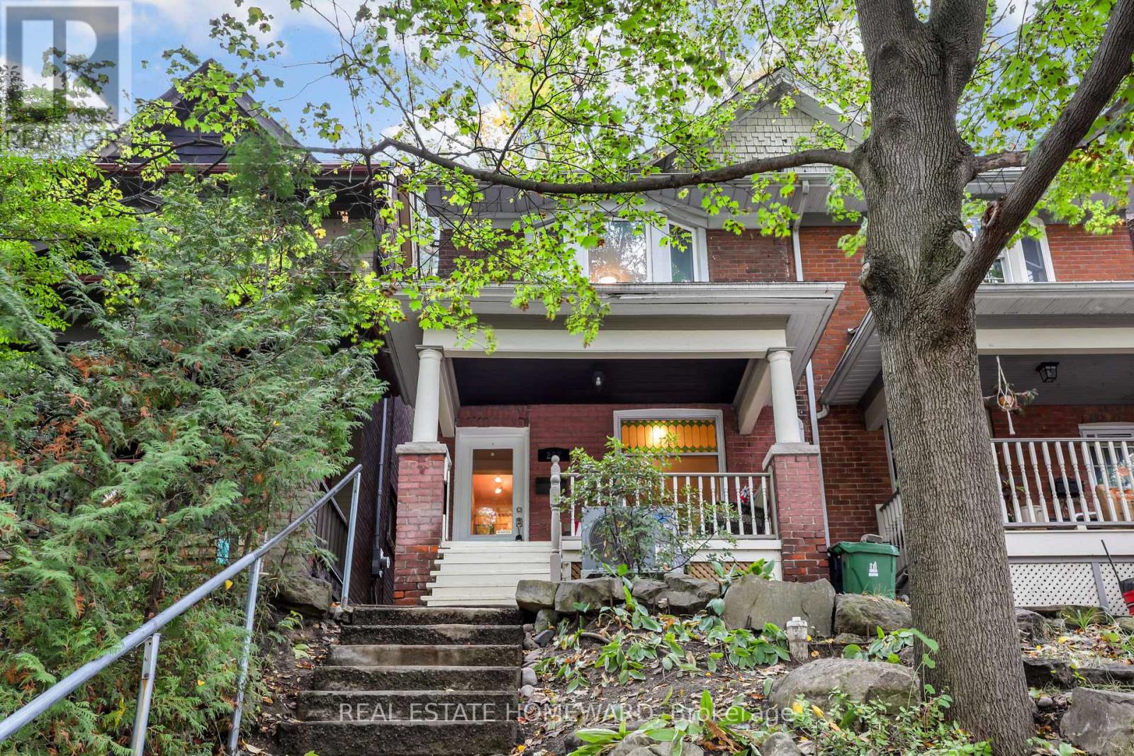 207 WAVERLEY ROAD, Toronto, Ontario