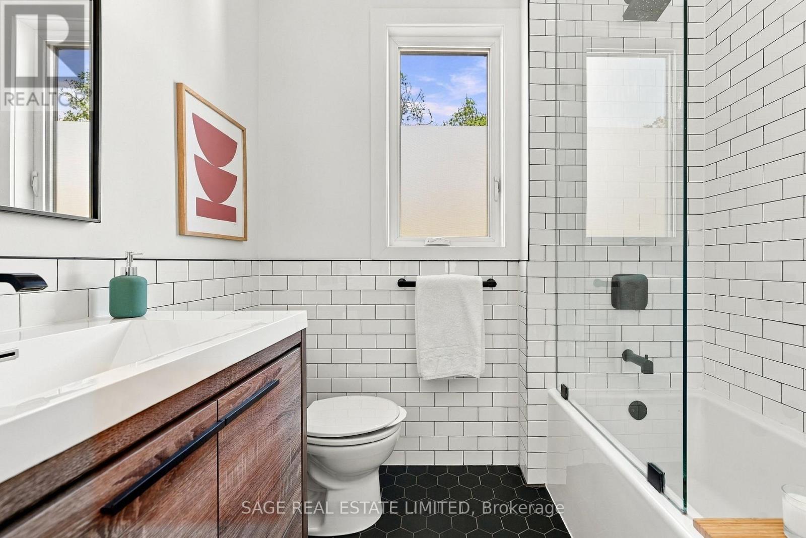 100 Dagmar Avenue, Toronto, Ontario  M4M 1W2 - Photo 25 - E14096666