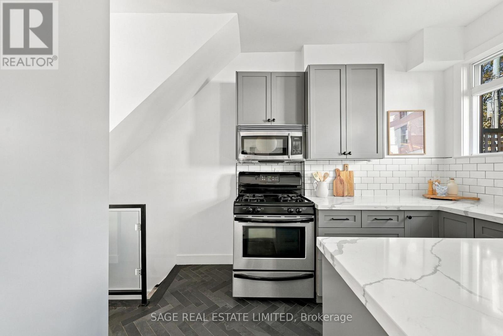 100 Dagmar Avenue, Toronto, Ontario  M4M 1W2 - Photo 9 - E14096666