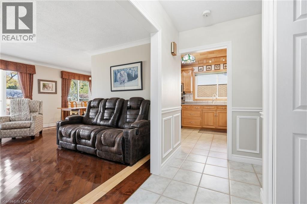 2432 Cyprus Avenue, Burlington, Ontario  L7P 1G6 - Photo 6 - 40872622