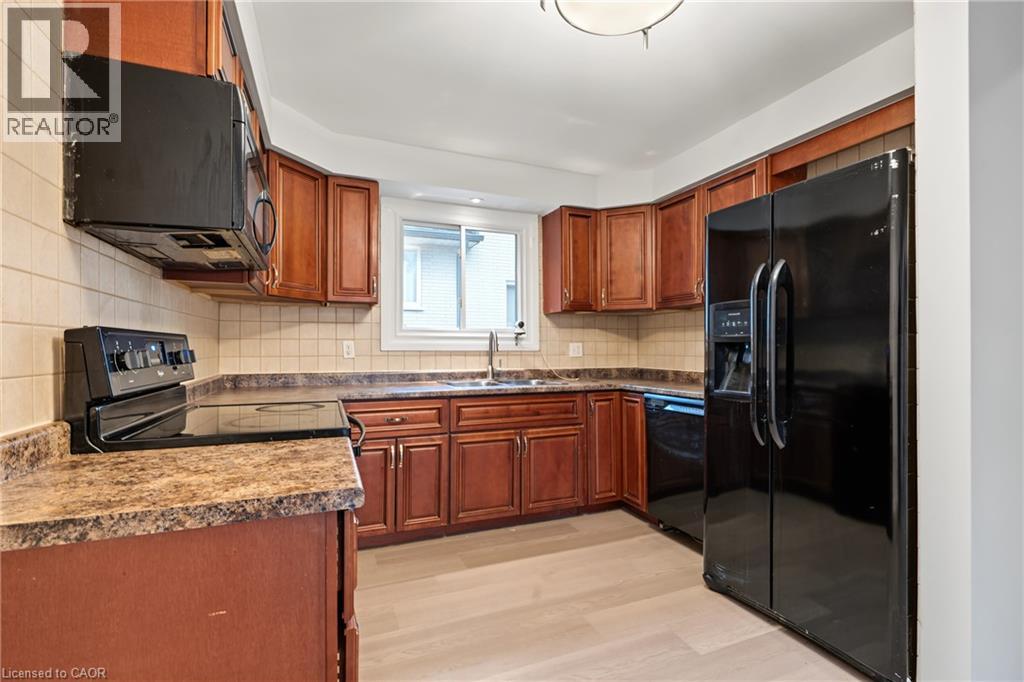 8 Valanna Court, Hamilton, Ontario  L9C 7A3 - Photo 11 - 40871373