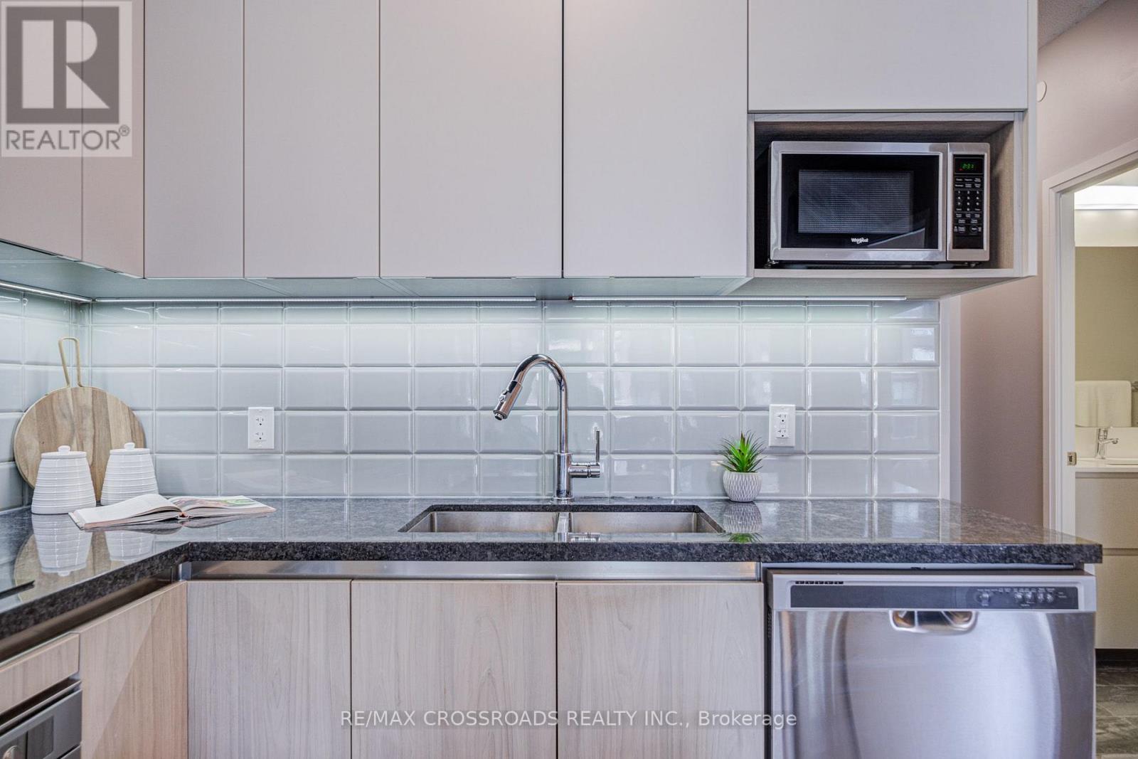 335 - 15 Water Walk Drive, Markham (Unionville), Ontario  L6G 0G2 - Photo 11 - N14096586