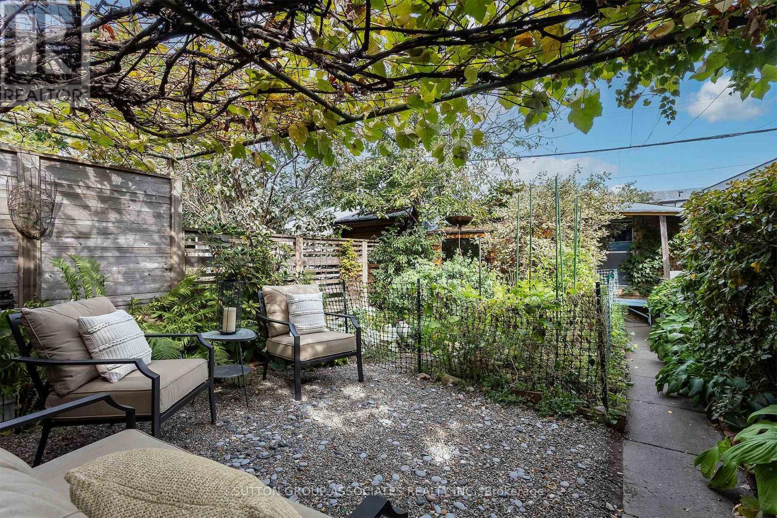 257 Perth Avenue, Toronto, Ontario  M6P 3X9 - Photo 17 - W14096588