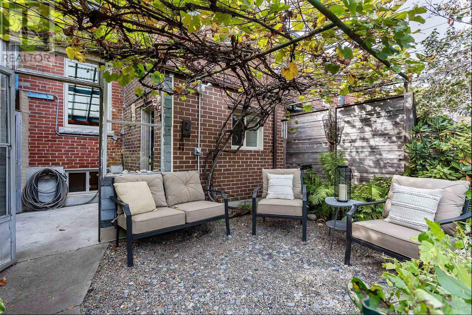257 Perth Avenue, Toronto, Ontario  M6P 3X9 - Photo 18 - W14096588
