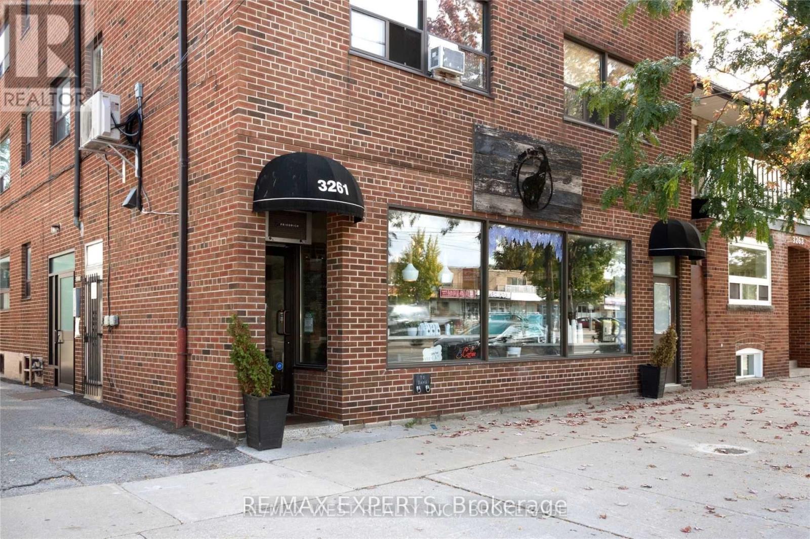 301 - 3261A LAKE SHORE BOULEVARD, toronto (long branch), Ontario