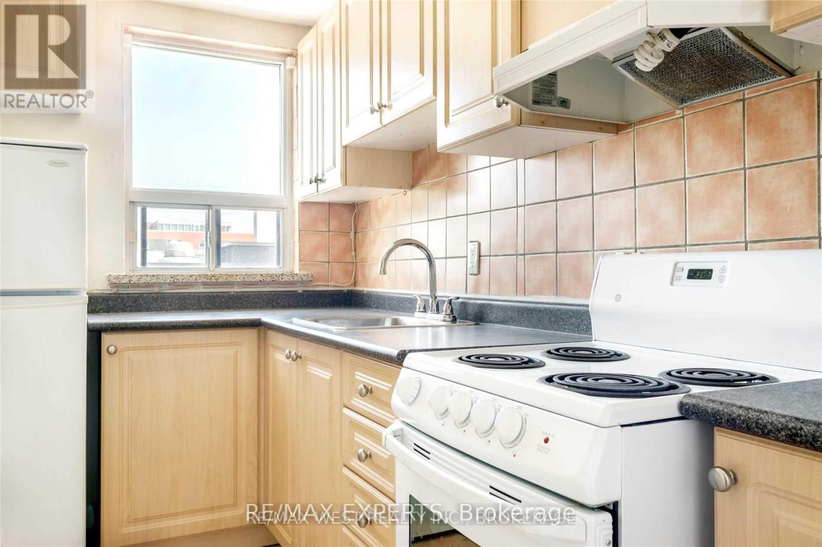 301 - 3261a Lake Shore Boulevard, Toronto (Long Branch), Ontario  M8V 1M2 - Photo 3 - W14096708
