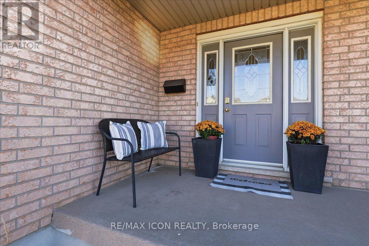382 Mountain Laurel Crescent, Kitchener, Ontario  N2E 4B4 - Photo 3 - X14096656