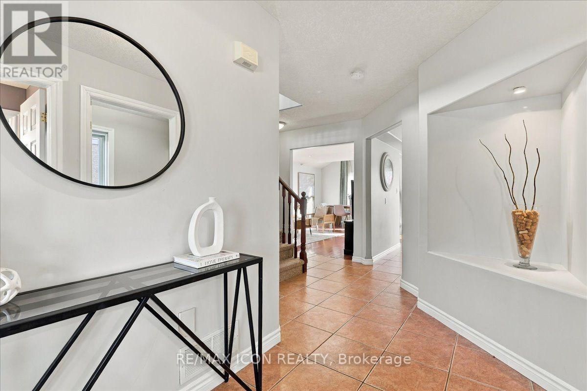 382 Mountain Laurel Crescent, Kitchener, Ontario  N2E 4B4 - Photo 5 - X14096656