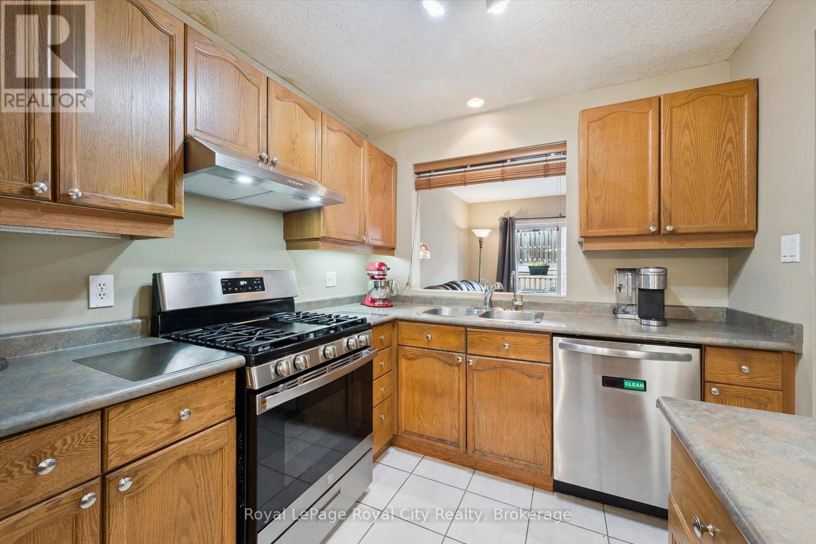 133 Bradson Drive, Guelph, Ontario  N1E 7B6 - Photo 4 - X14096564