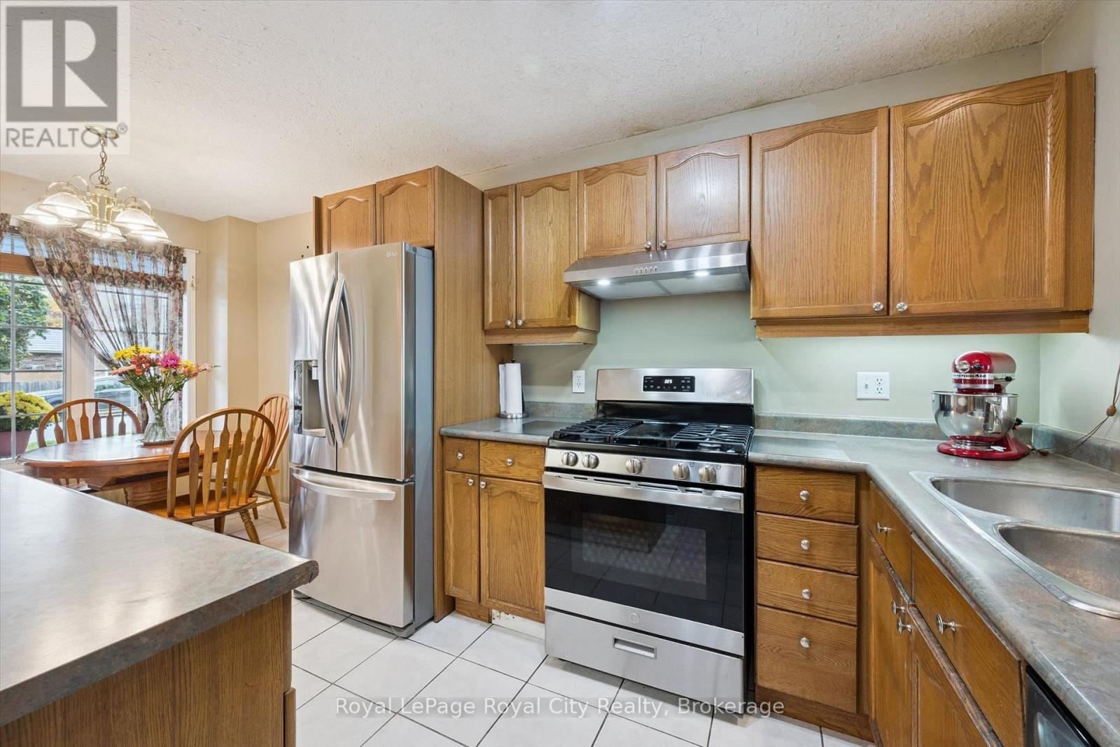 133 Bradson Drive, Guelph, Ontario  N1E 7B6 - Photo 5 - X14096564