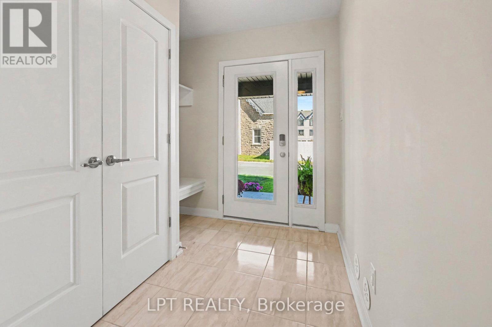 812 Kinstead Private, Ottawa, Ontario  K2S 3B3 - Photo 5 - X14096868