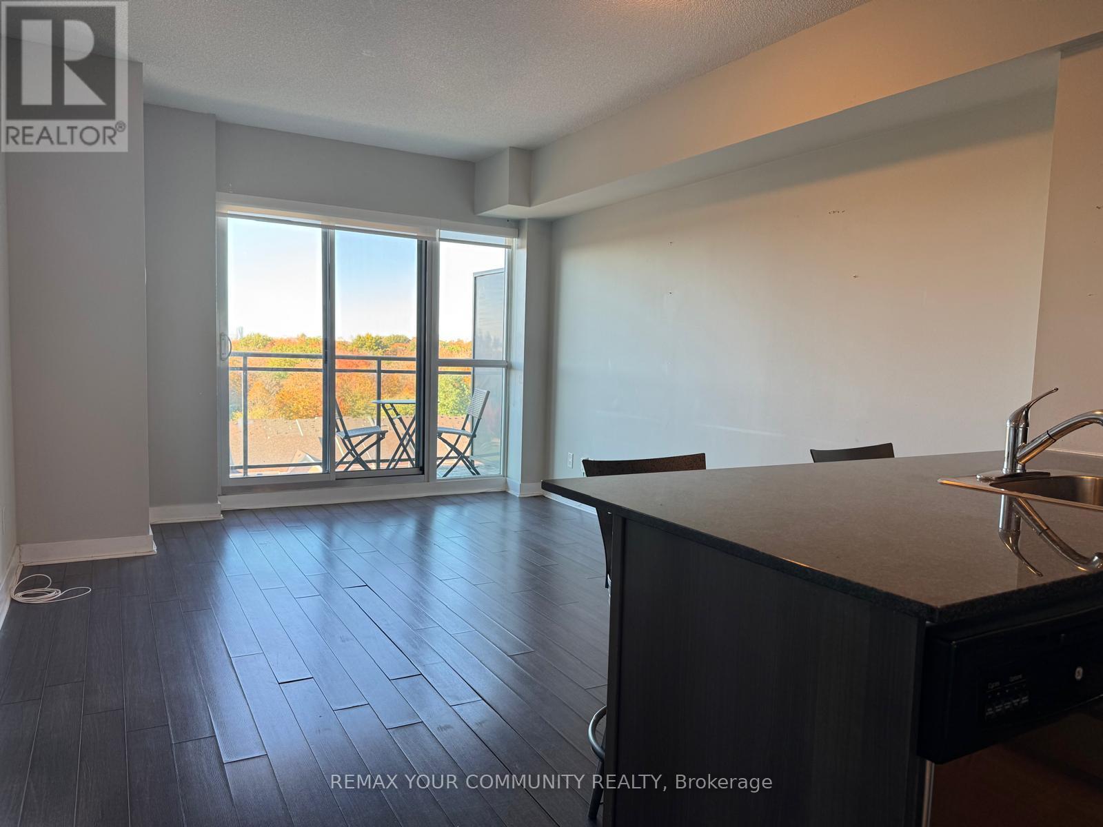 827 - 120 Dallimore Circle, Toronto (Banbury-Don Mills), Ontario  M3C 4J1 - Photo 6 - C14096750