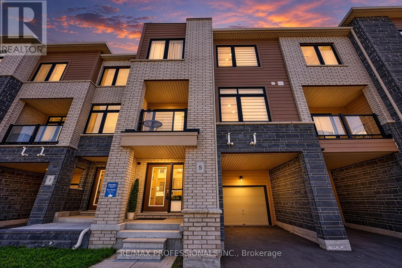 5 Delano Way, Newmarket, Ontario  L3X 0L1 - Photo 2 - N14096846