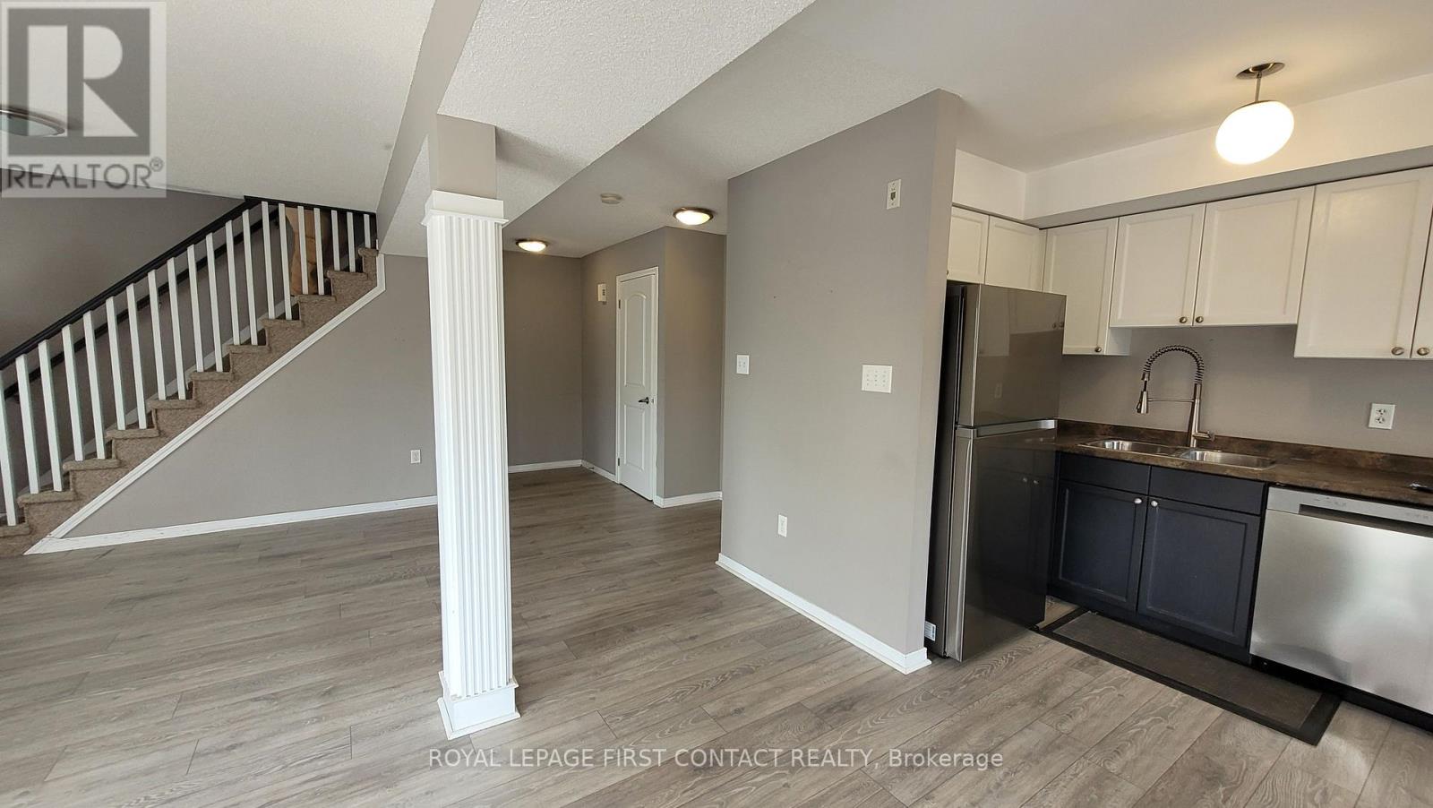 6 - 17 Cheltenham Road, Barrie (Georgian Drive), Ontario  L4M 0E7 - Photo 2 - S14096880