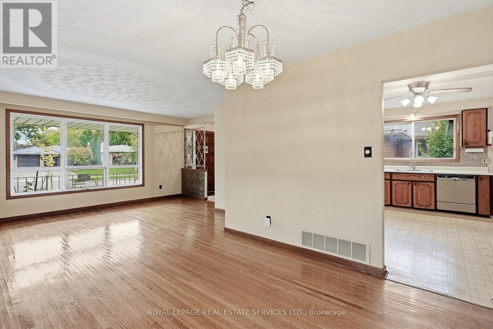 30 Vanguard Drive, Toronto, Ontario  M9B 5E6 - Photo 10 - W14096736
