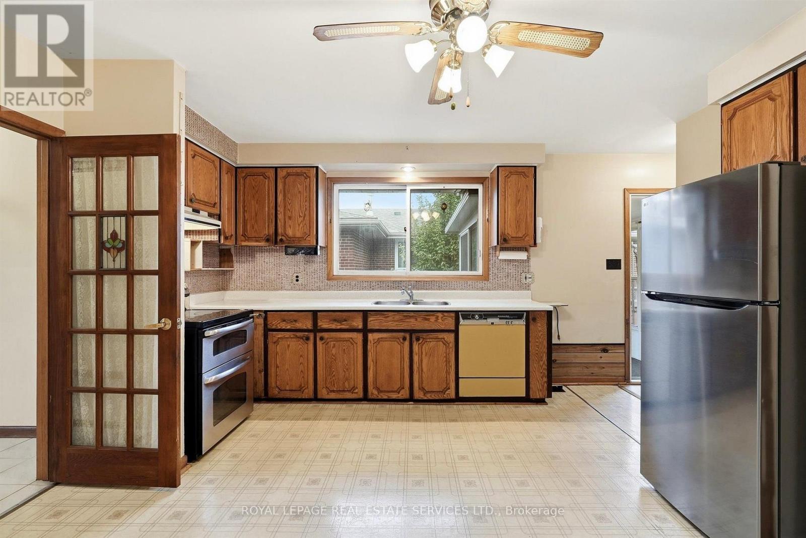 30 Vanguard Drive, Toronto, Ontario  M9B 5E6 - Photo 13 - W14096736