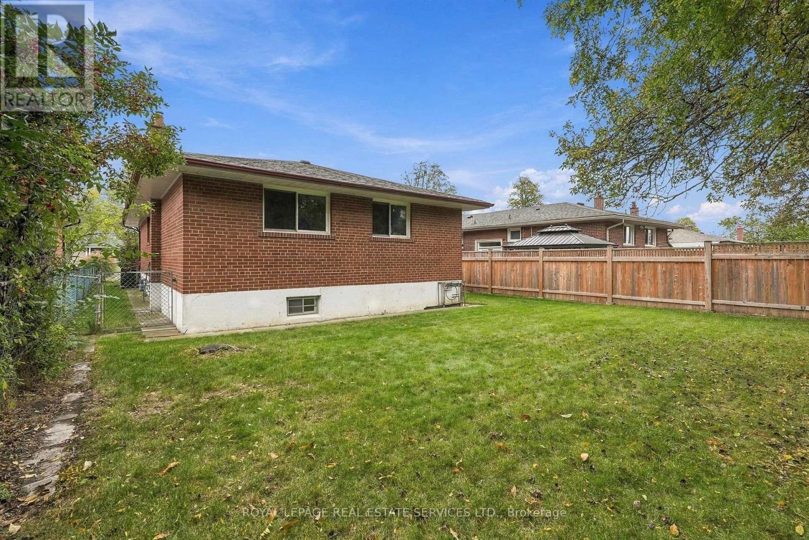 30 Vanguard Drive, Toronto, Ontario  M9B 5E6 - Photo 37 - W14096736