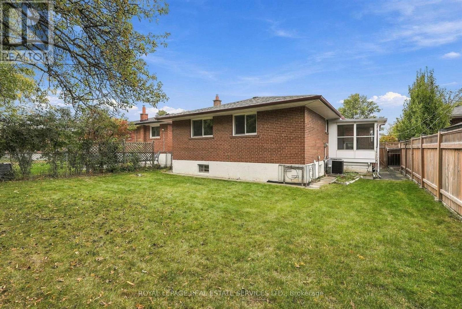 30 Vanguard Drive, Toronto, Ontario  M9B 5E6 - Photo 38 - W14096736