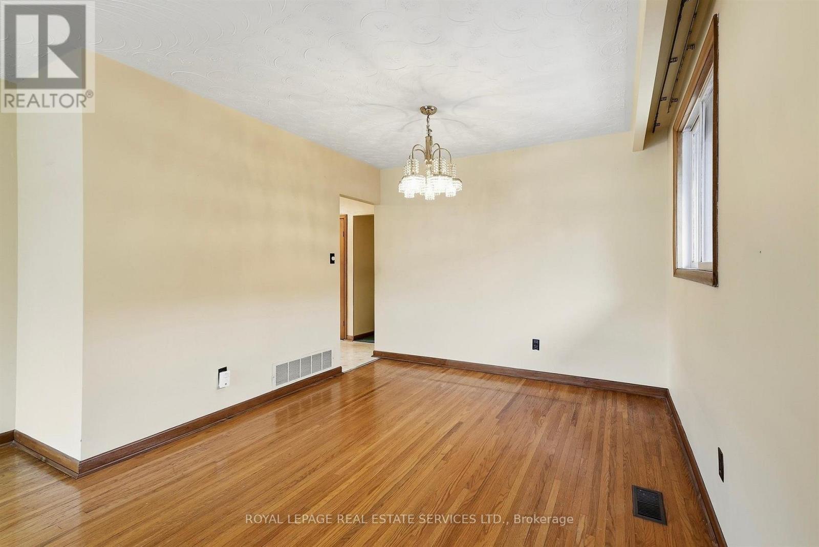 30 Vanguard Drive, Toronto, Ontario  M9B 5E6 - Photo 9 - W14096736