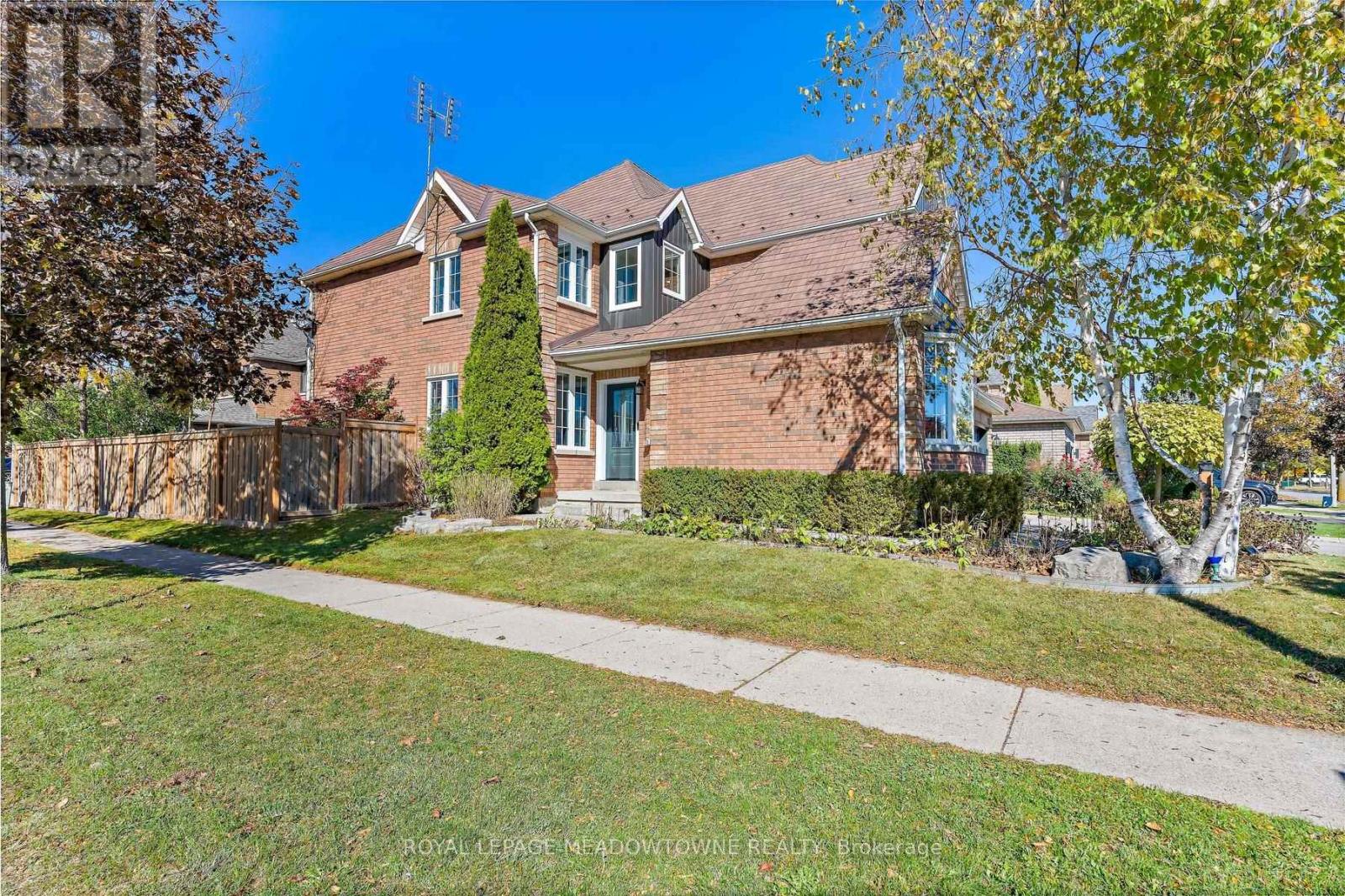 82 Eaton Street, Halton Hills, Ontario  L7G 5T2 - Photo 4 - W14096752