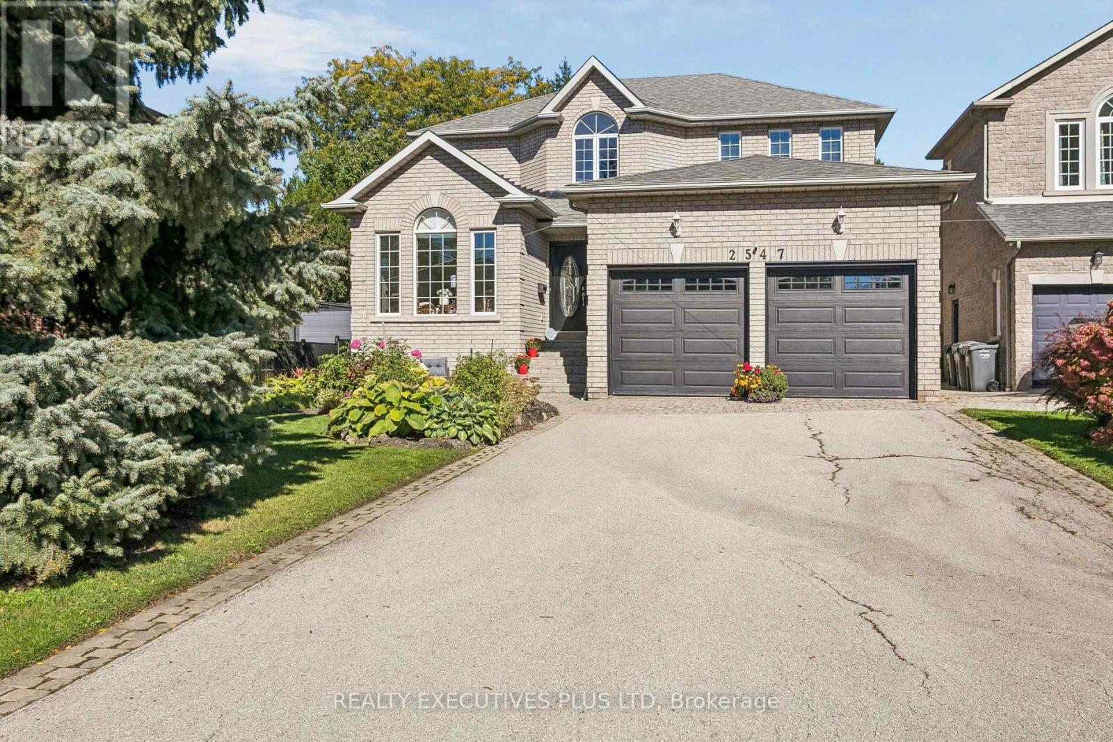 2547 Morrison Avenue, Mississauga, Ontario  L5C 3J6 - Photo 2 - W14096858
