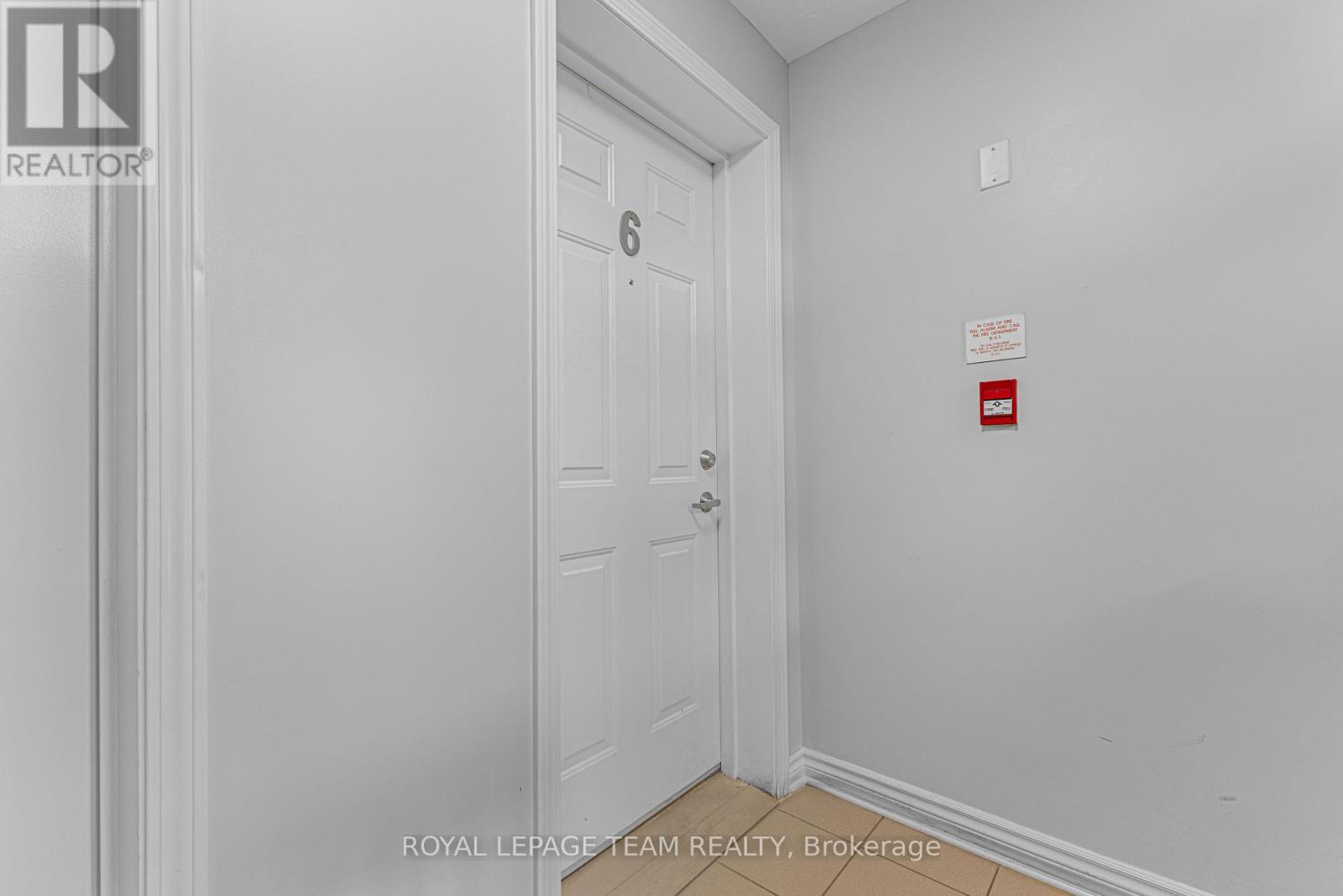 6 - 313 Cresthaven Drive, Ottawa, Ontario  K2G 4R5 - Photo 3 - X13694180