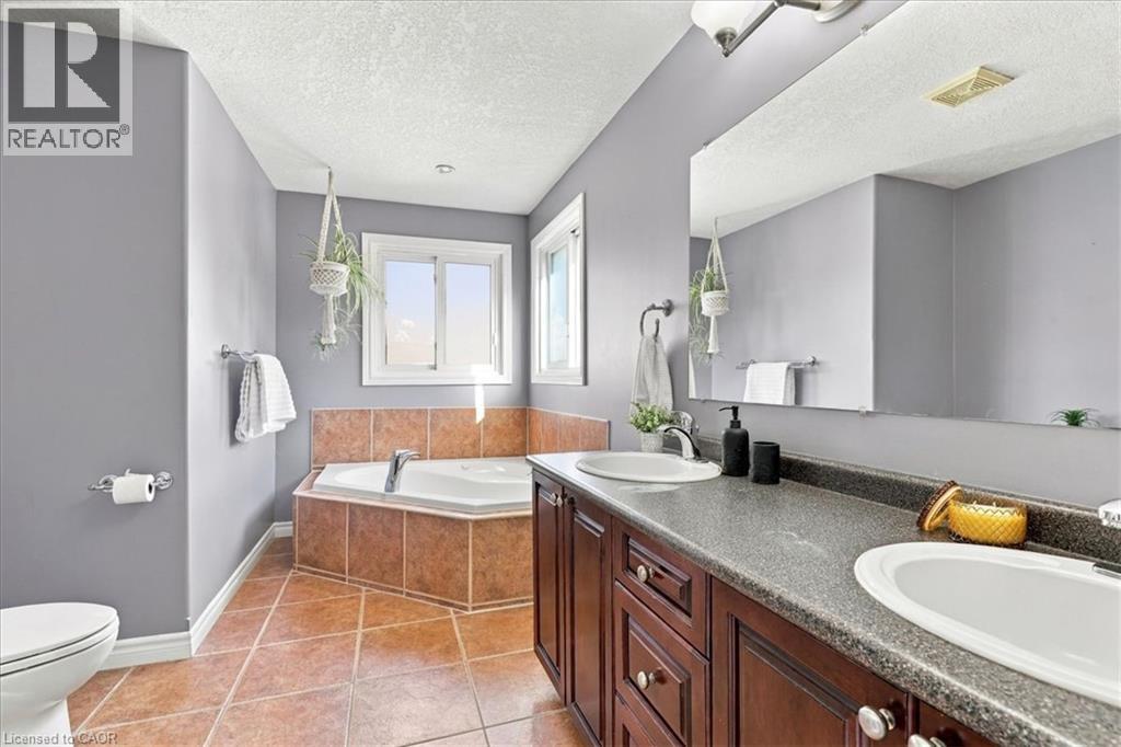 382 Mountain Laurel Crescent, Kitchener, Ontario  N2E 4B4 - Photo 31 - 40872312