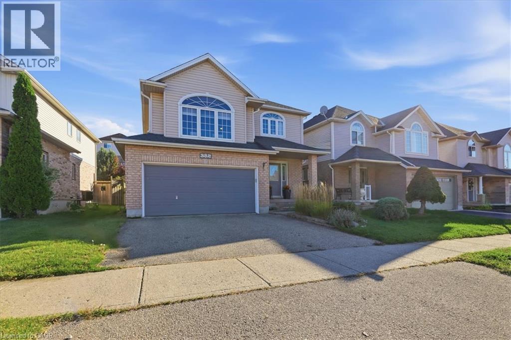 382 MOUNTAIN LAUREL Crescent, Kitchener, Ontario