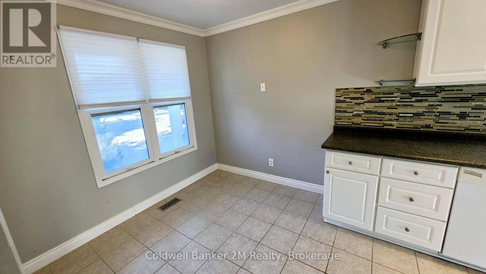 852 Attersley Drive, Oshawa, Ontario  L1K 1T9 - Photo 7 - E14097074