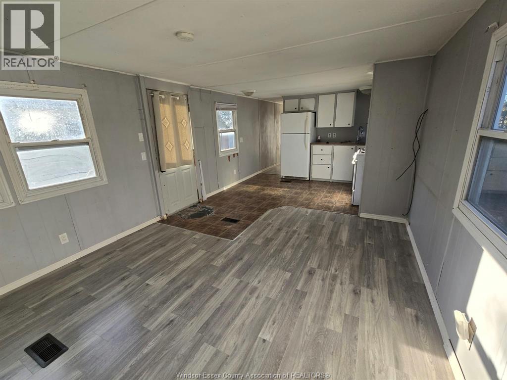 160 Neil Court, Essex, Ontario  N8M 2A6 - Photo 2 - 26025520