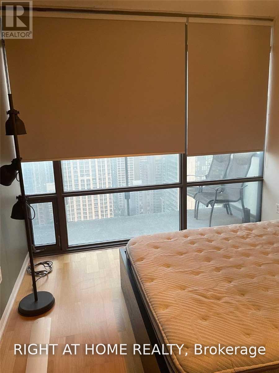 3804 - 38 Grenville Street, Toronto, Ontario  M4Y 1A5 - Photo 13 - C14096952