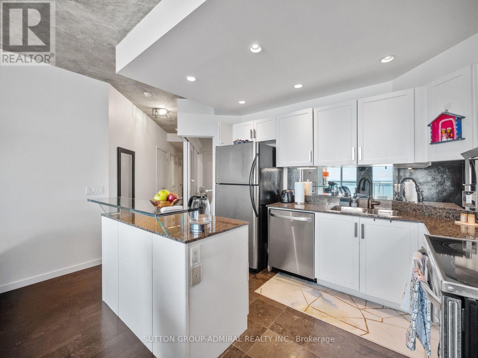 2103 - 218 Queens Quay Boulevard W, Toronto, Ontario  M5J 2Y6 - Photo 1 - C14096958