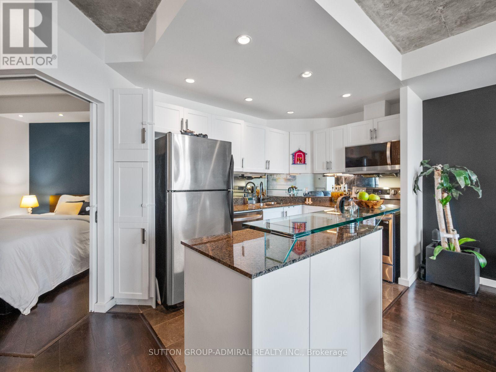 2103 - 218 Queens Quay Boulevard W, Toronto, Ontario  M5J 2Y6 - Photo 4 - C14096958