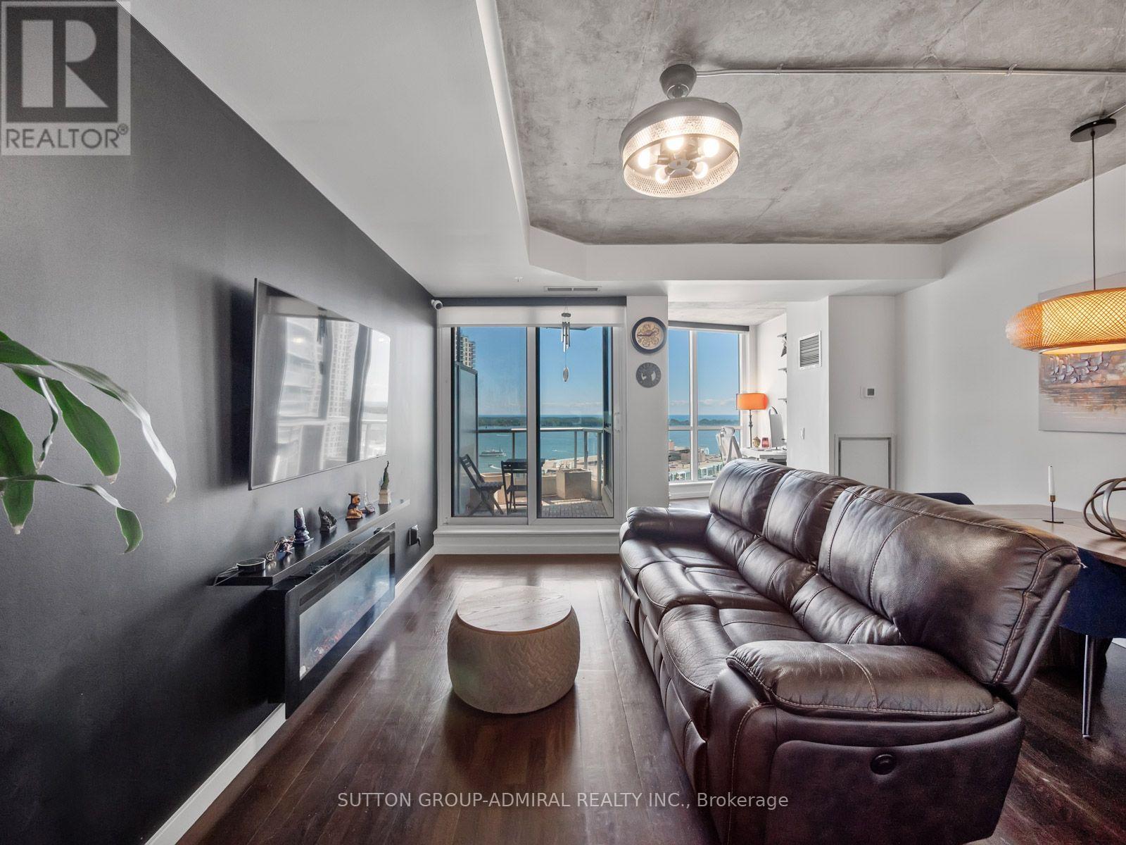 2103 - 218 Queens Quay Boulevard W, Toronto, Ontario  M5J 2Y6 - Photo 5 - C14096958