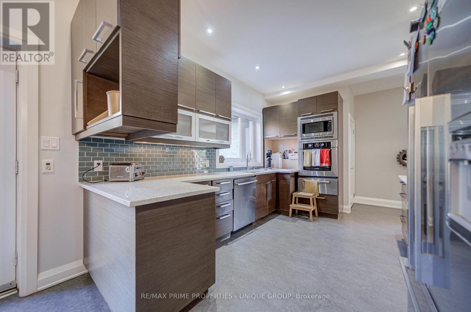 24 Cedarbank Crescent, Toronto, Ontario  M3B 3A4 - Photo 19 - C14097094