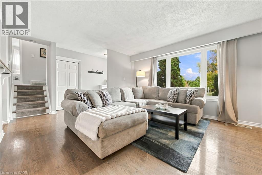 429 Limeridge Road W, Hamilton, Ontario  L9C 2V6 - Photo 4 - 40872424