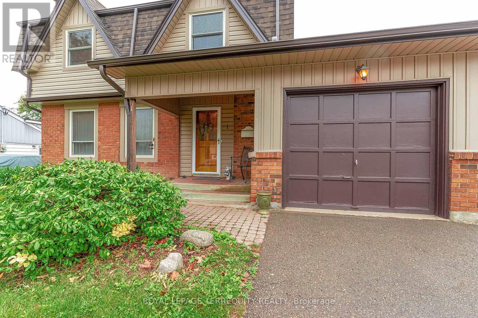 1 Wishbone Crescent, Ajax, Ontario  L1S 2N6 - Photo 2 - E14097110