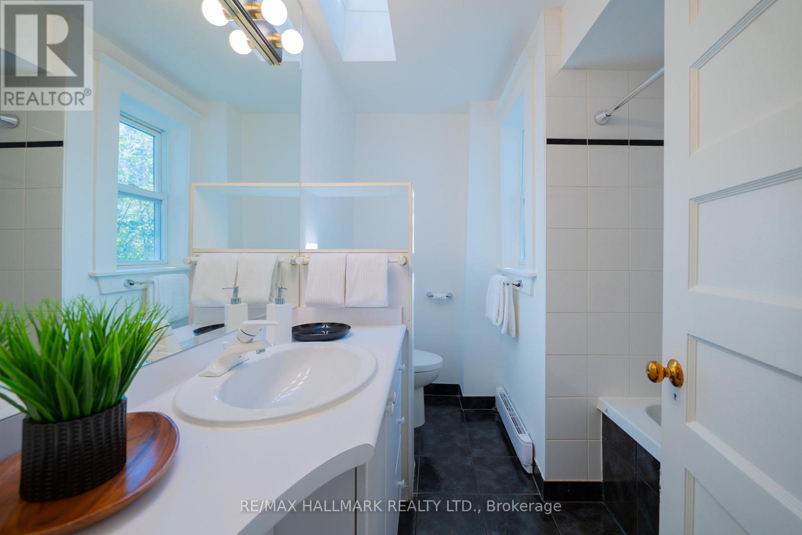 311 Bain Avenue, Toronto, Ontario  M4J 1B9 - Photo 27 - E14097204