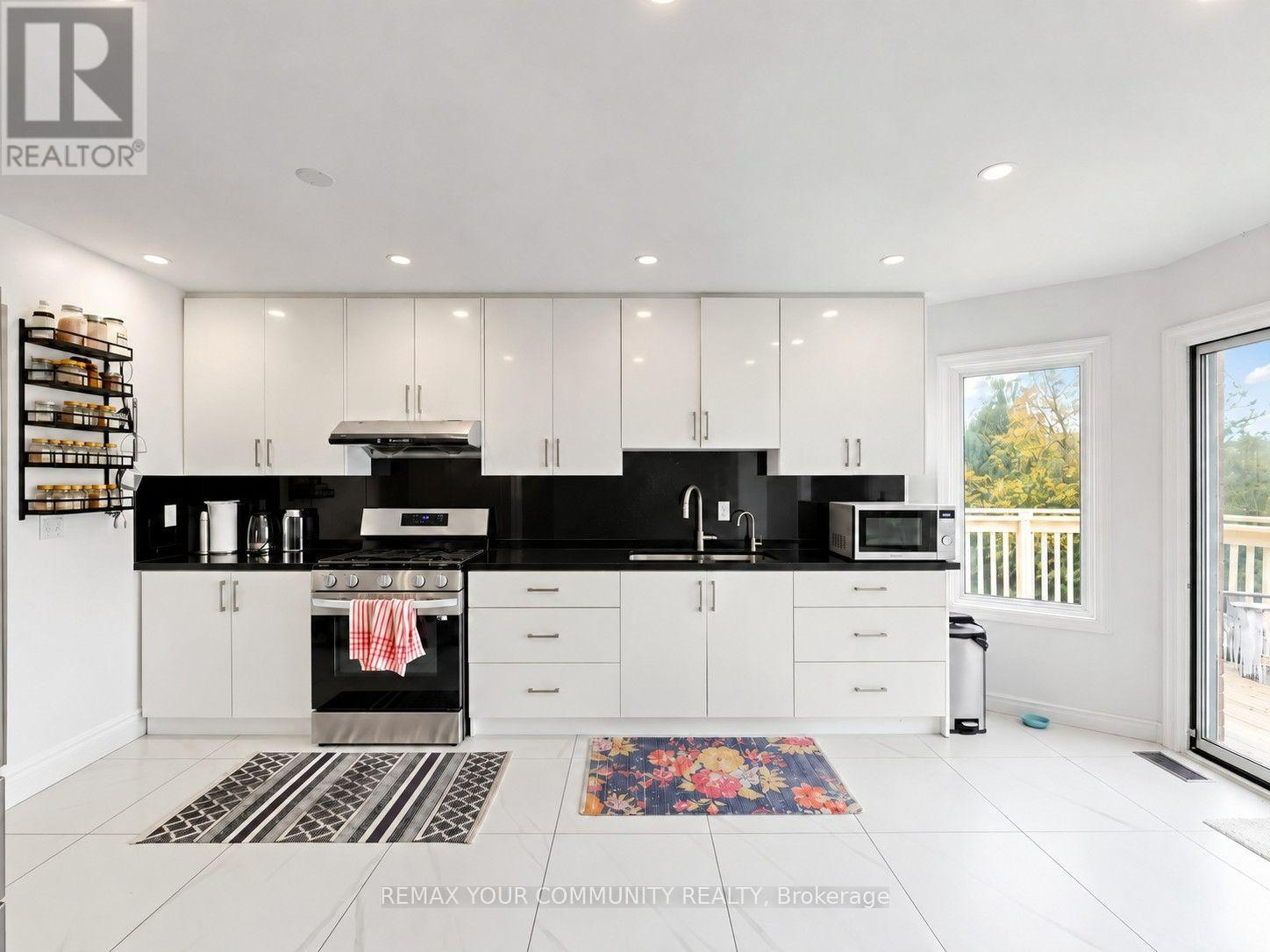 27 Mitchell Avenue, Whitchurch-Stouffville, Ontario  L4A 7X3 - Photo 6 - N13860530