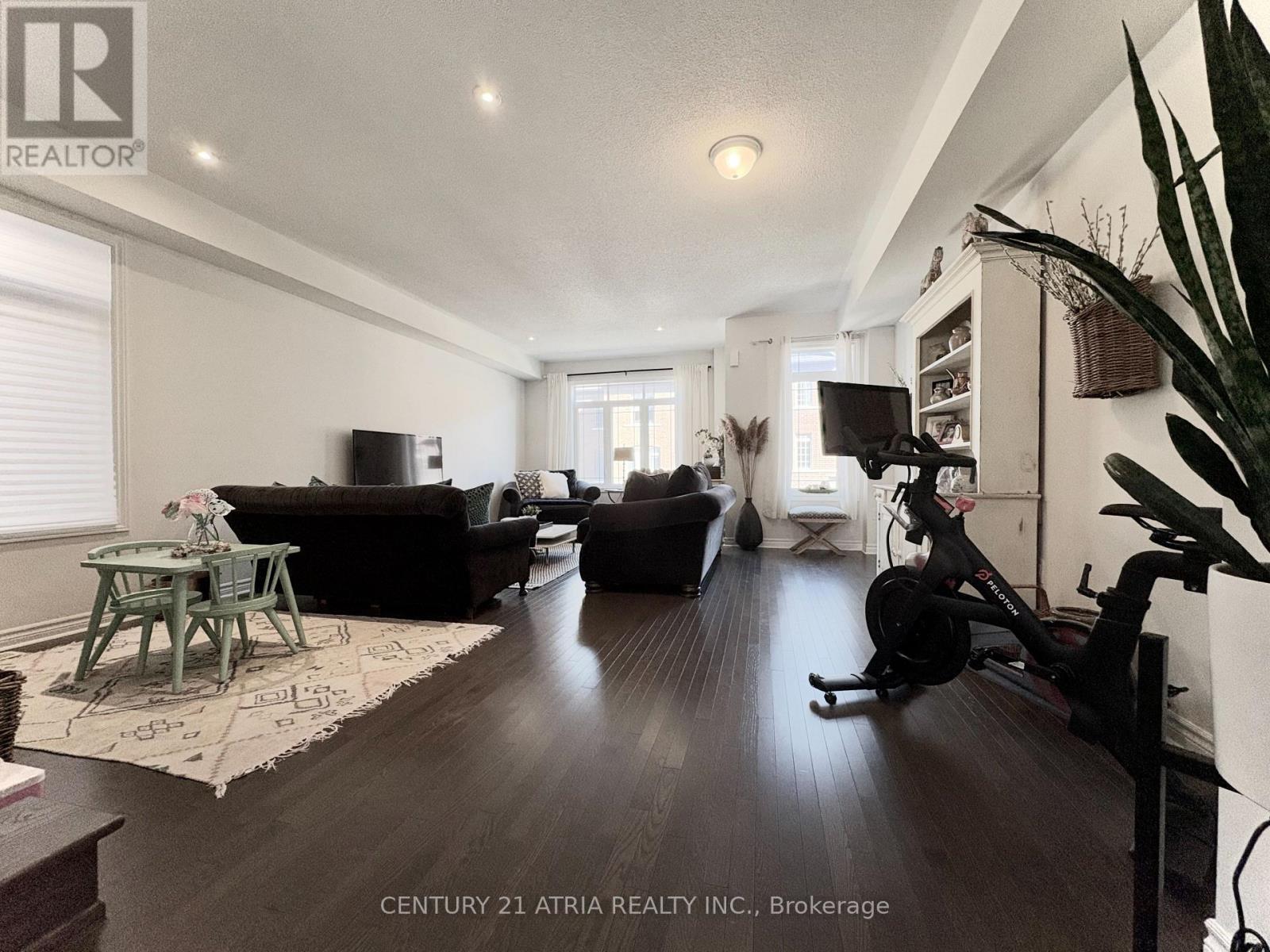 62 Gordon Circle, Newmarket (Gorham-College Manor), Ontario  L3Y 0C9 - Photo 3 - N14097206