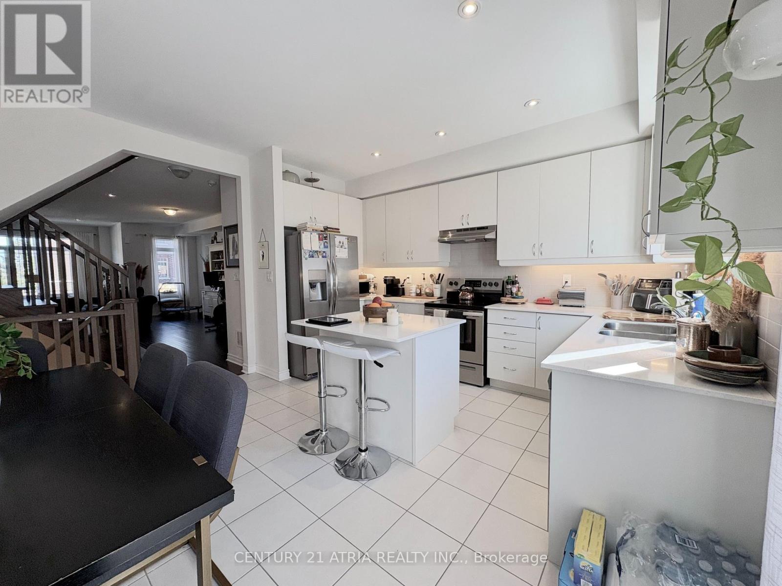 62 Gordon Circle, Newmarket (Gorham-College Manor), Ontario  L3Y 0C9 - Photo 4 - N14097206