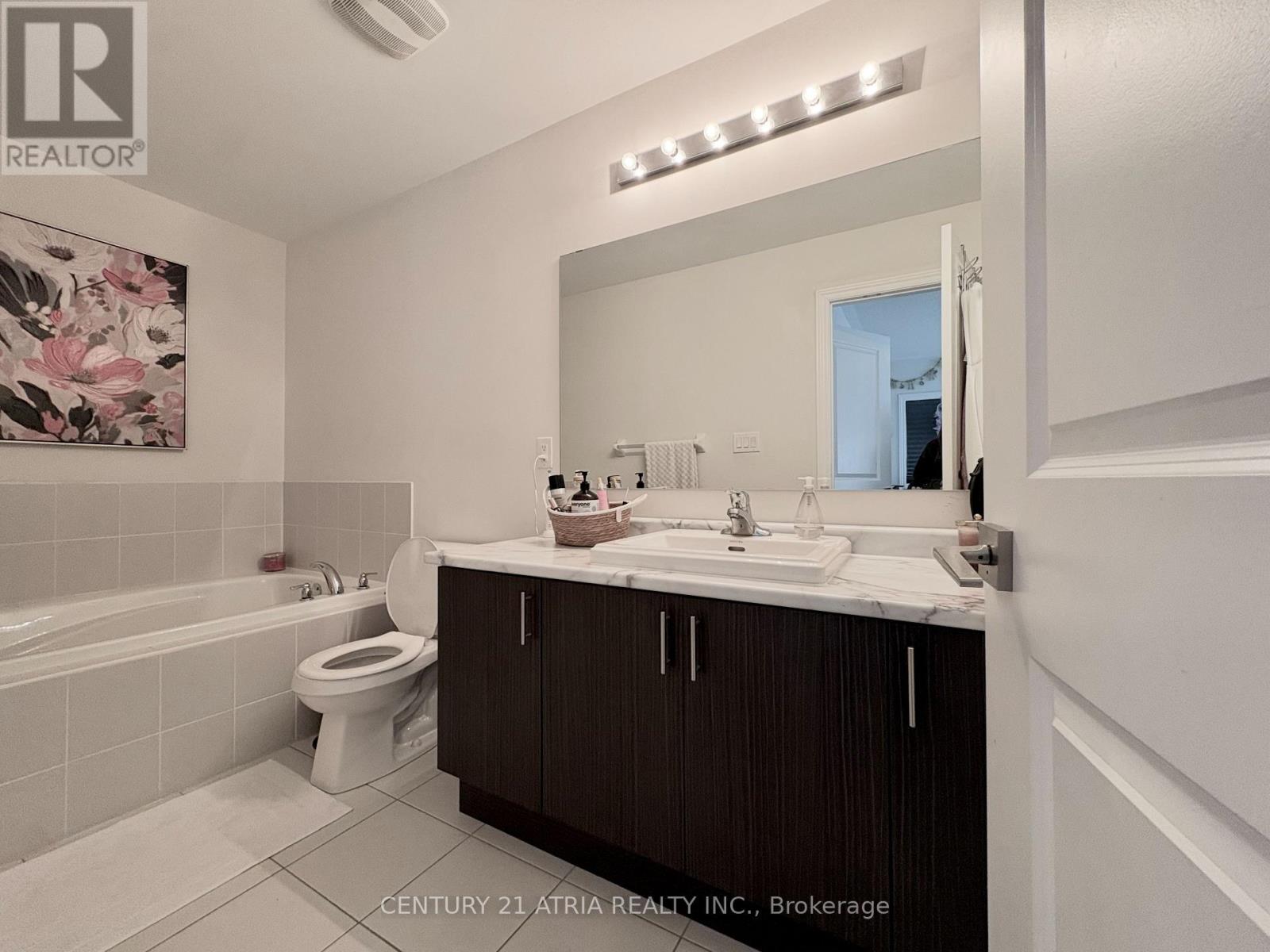 62 Gordon Circle, Newmarket (Gorham-College Manor), Ontario  L3Y 0C9 - Photo 8 - N14097206