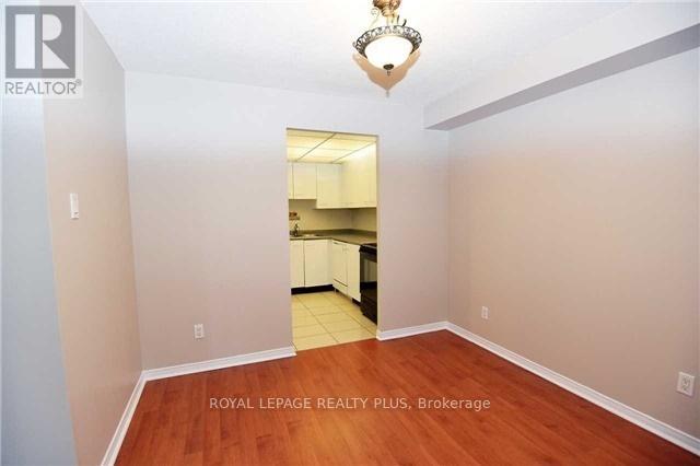 1209 - 115 Hillcrest Avenue, Mississauga, Ontario  L5B 3Y9 - Photo 3 - W14096900