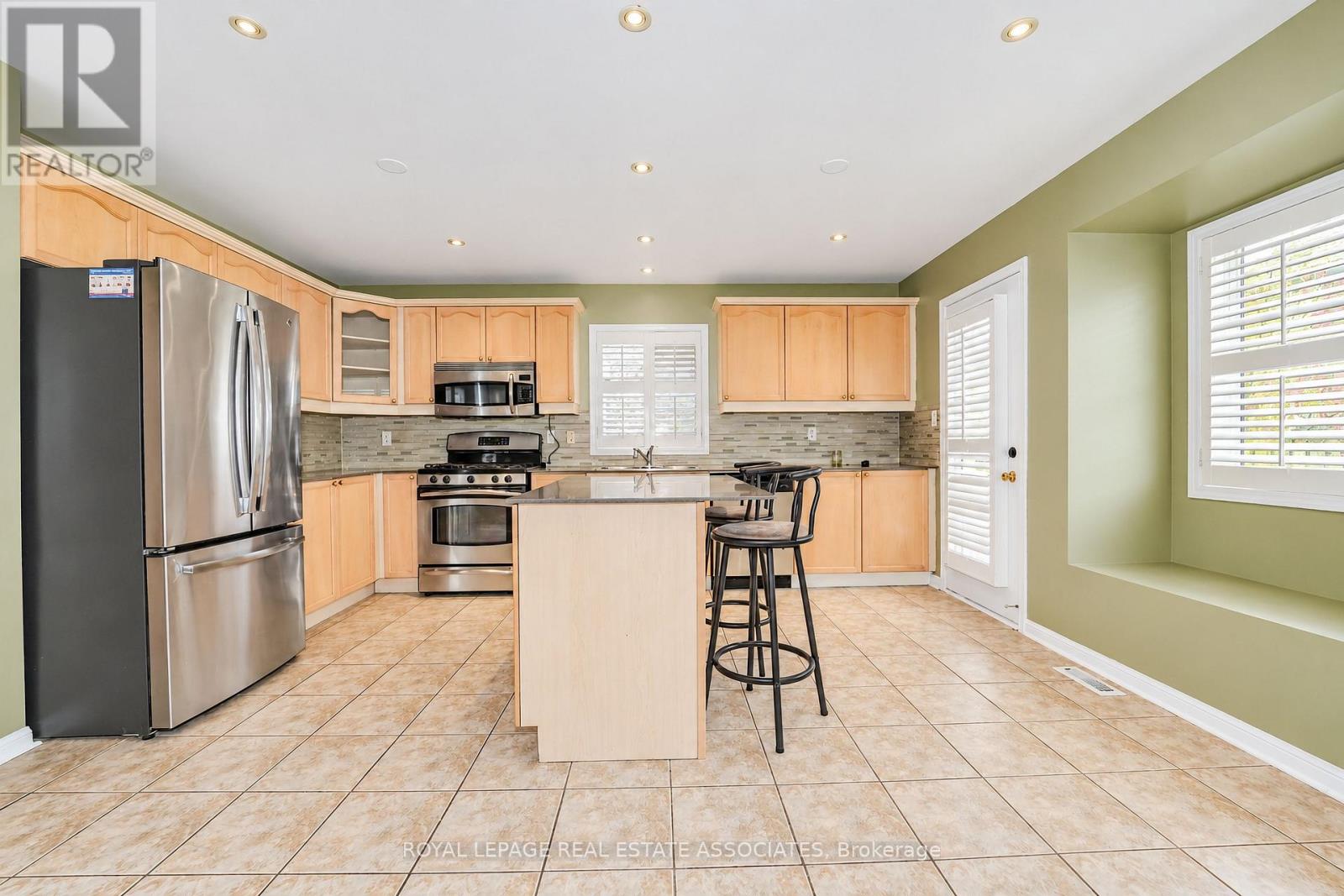 54 Horizon Street, Brampton (Vales Of Castlemore), Ontario  L6P 2J2 - Photo 14 - W14096954