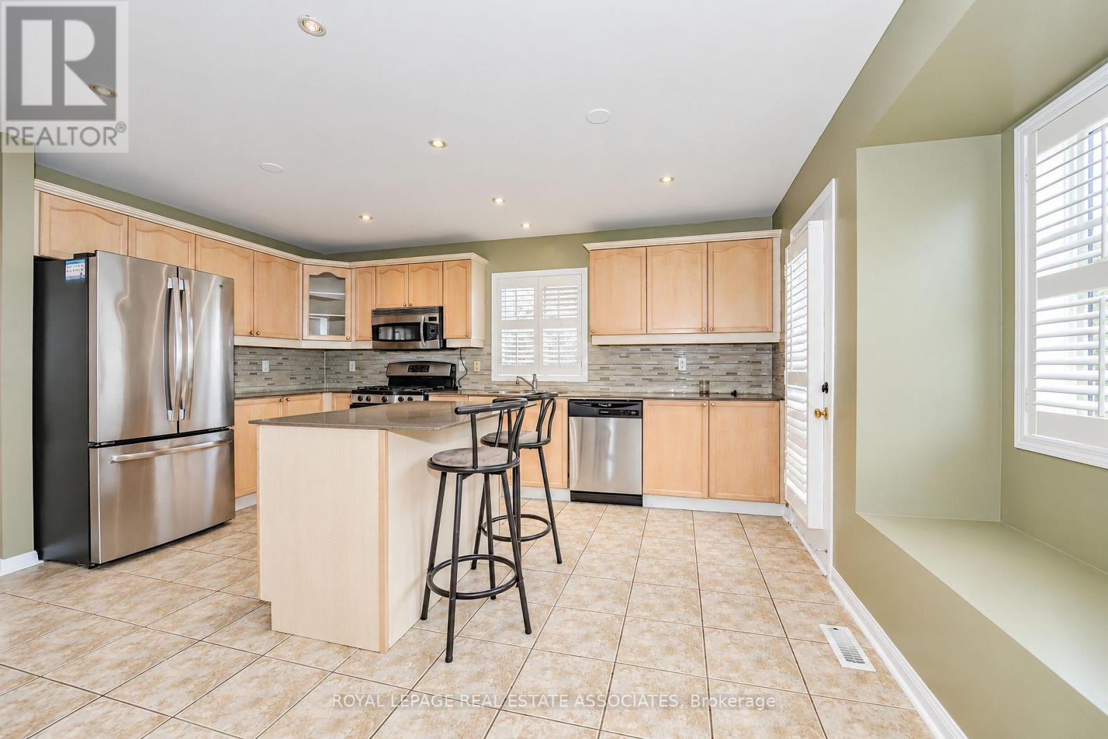 54 Horizon Street, Brampton (Vales Of Castlemore), Ontario  L6P 2J2 - Photo 15 - W14096954