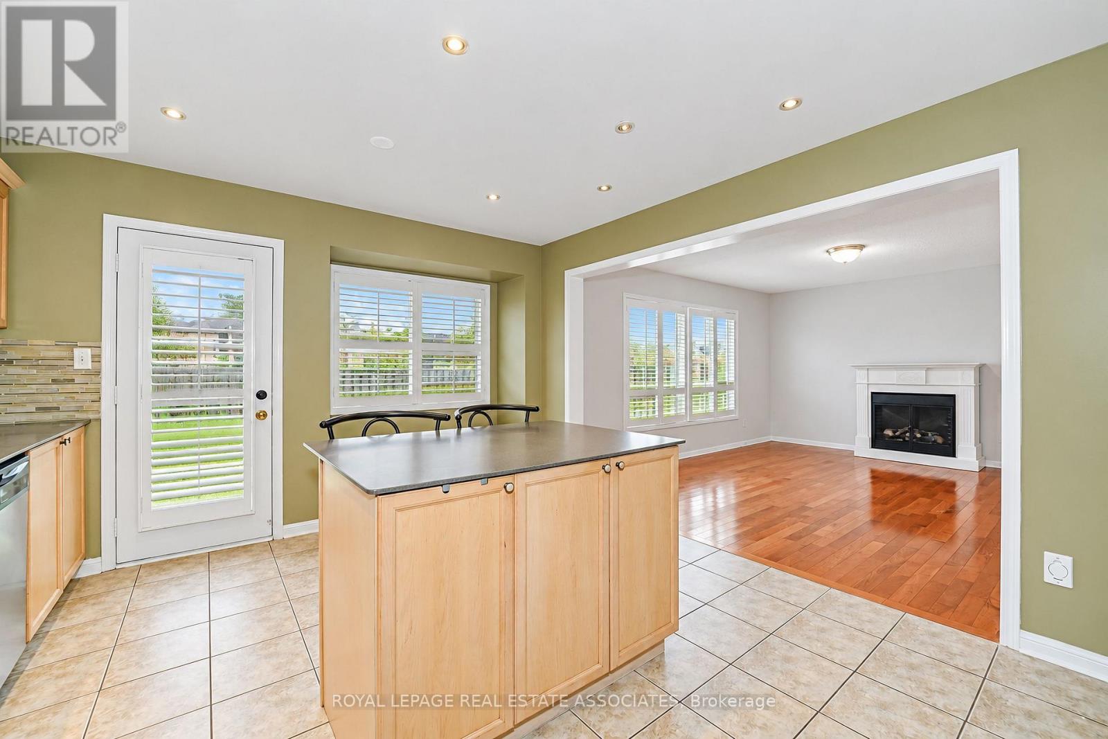 54 Horizon Street, Brampton (Vales Of Castlemore), Ontario  L6P 2J2 - Photo 17 - W14096954