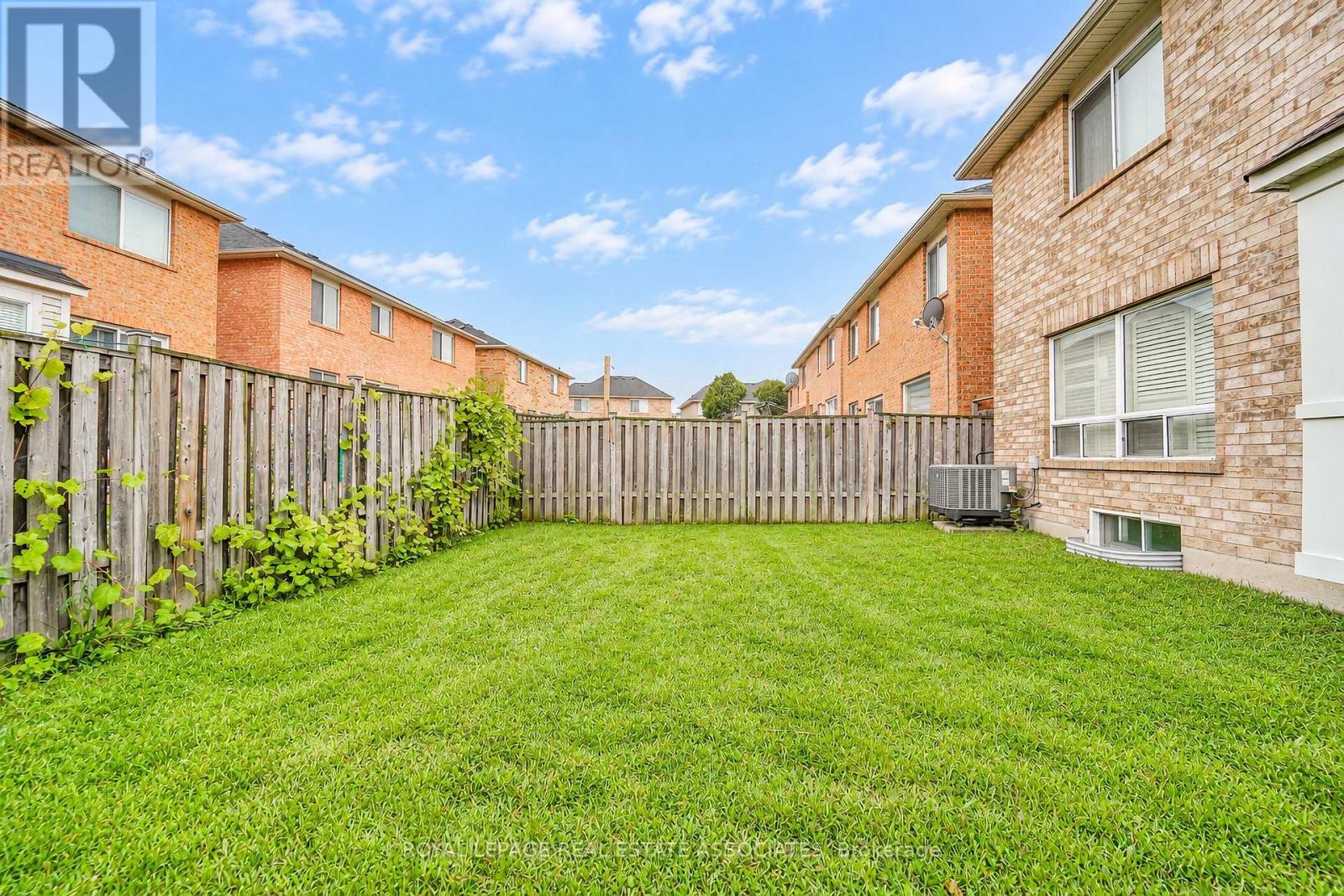 54 Horizon Street, Brampton (Vales Of Castlemore), Ontario  L6P 2J2 - Photo 6 - W14096954