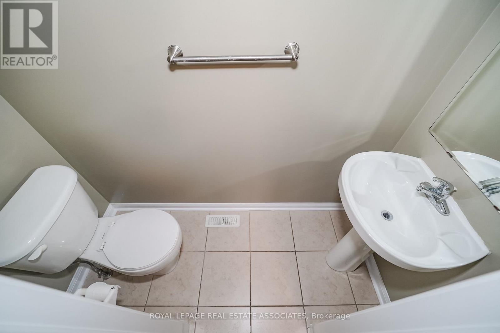 54 Horizon Street, Brampton (Vales Of Castlemore), Ontario  L6P 2J2 - Photo 8 - W14096954