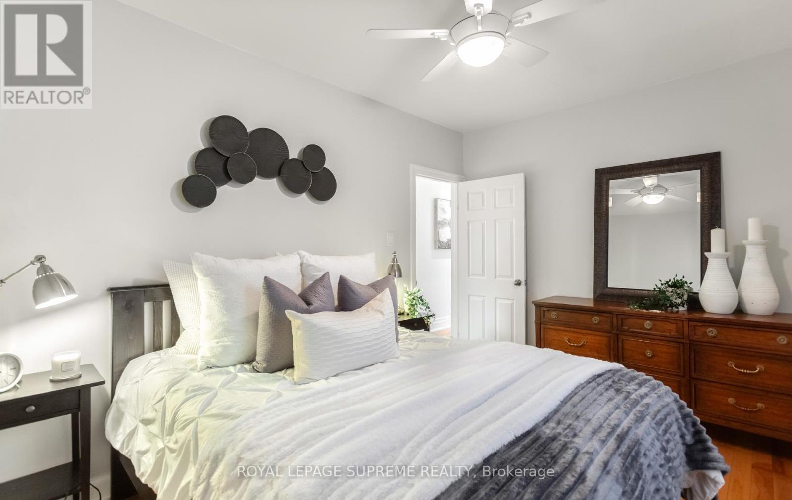 54 East Drive, Toronto (Rockcliffe-Smythe), Ontario  M6N 2N9 - Photo 18 - W14097028